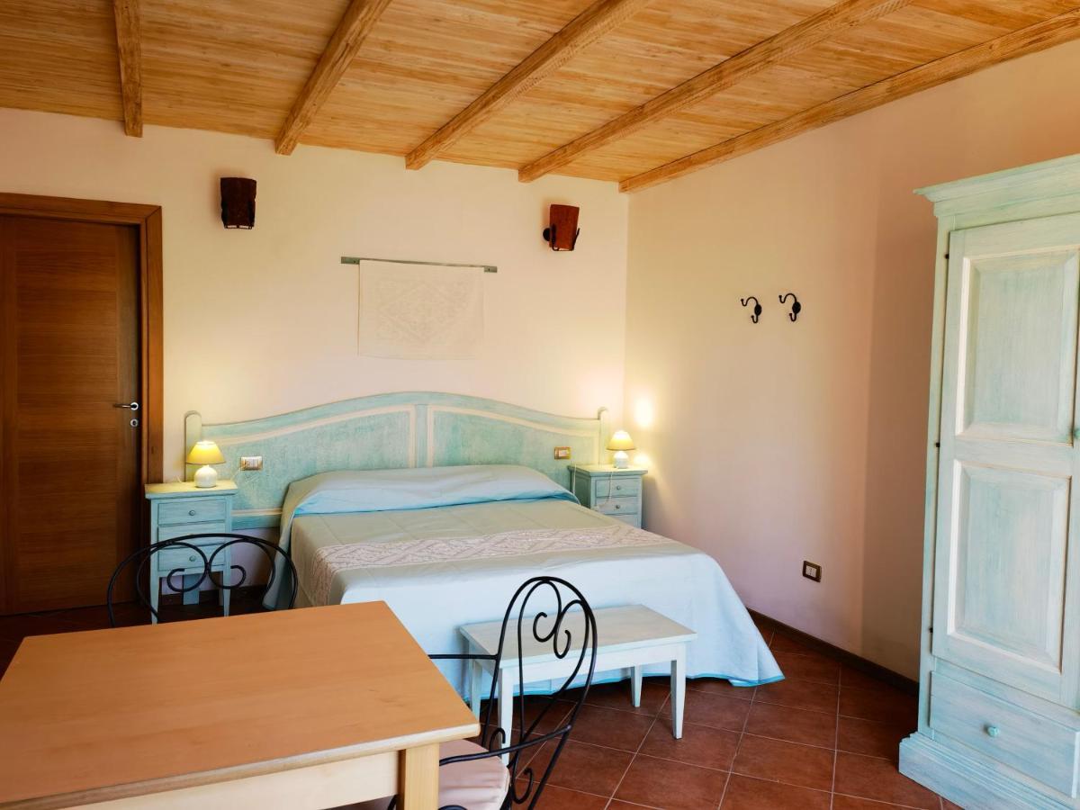 La Corte Degli Ulivi - Albergo Rurale Tresnuraghes Exterior foto